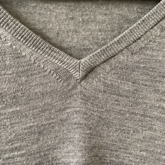 H&M merino wool vneck sweater - Picture 3 of 7
